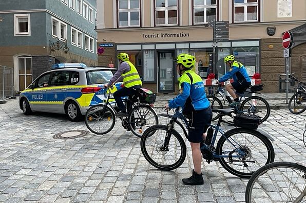BGM und Polizei Radfahrer und Polizisten auf dem Fahrrad