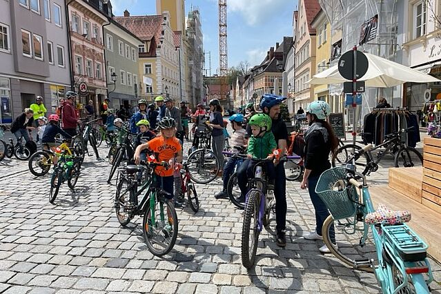 Teilnehmer Kinder auf dem Rad in der Innestadt